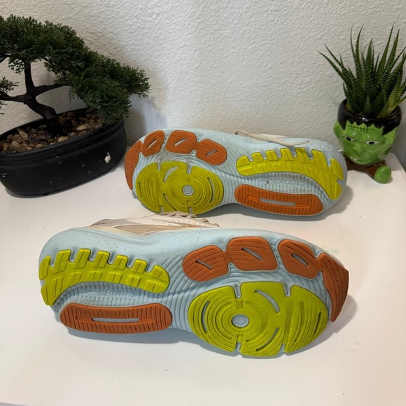 Brooks Glycerin 21 Women's Athletic Shoes - Cream and Light Blue - Picture 4 of 4